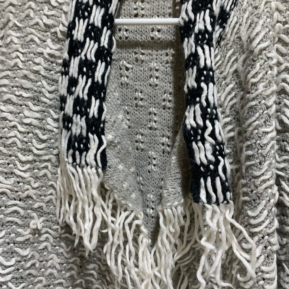 Sweater - Picture 4 of 8